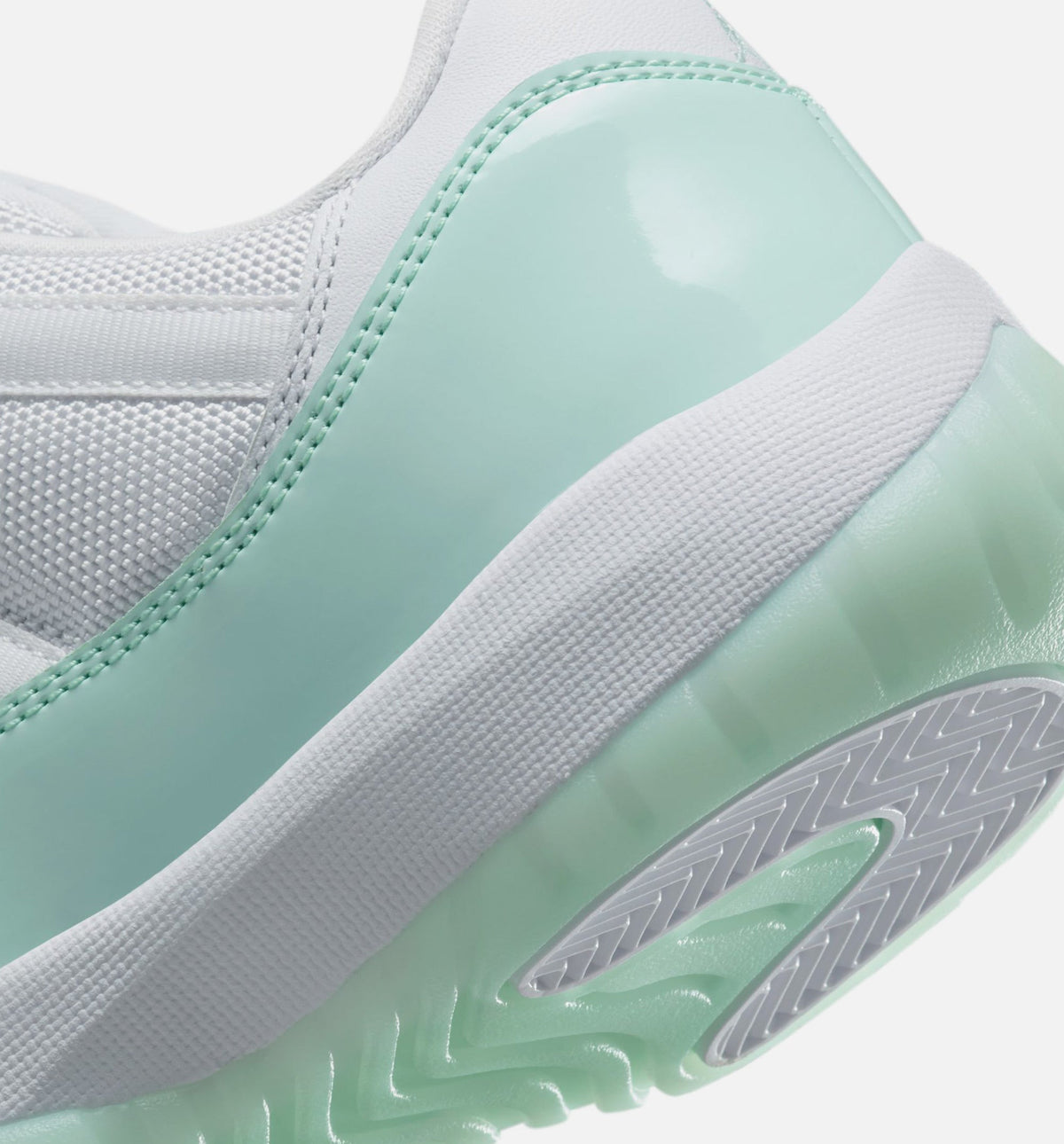 Air Jordan 11 Retro Low Igloo Women's Lifestyle Shoes - White/Igloo