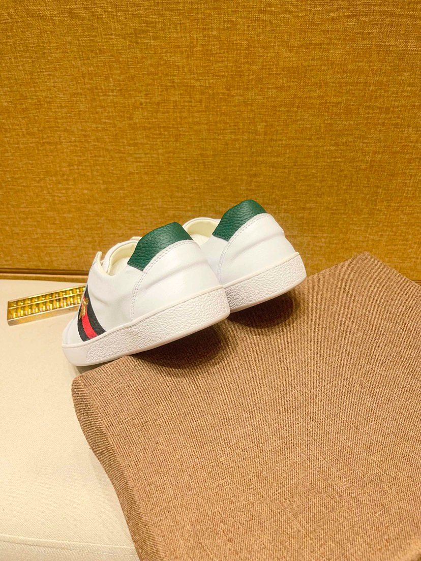 Men's White Stripe Low-Top Sneakers