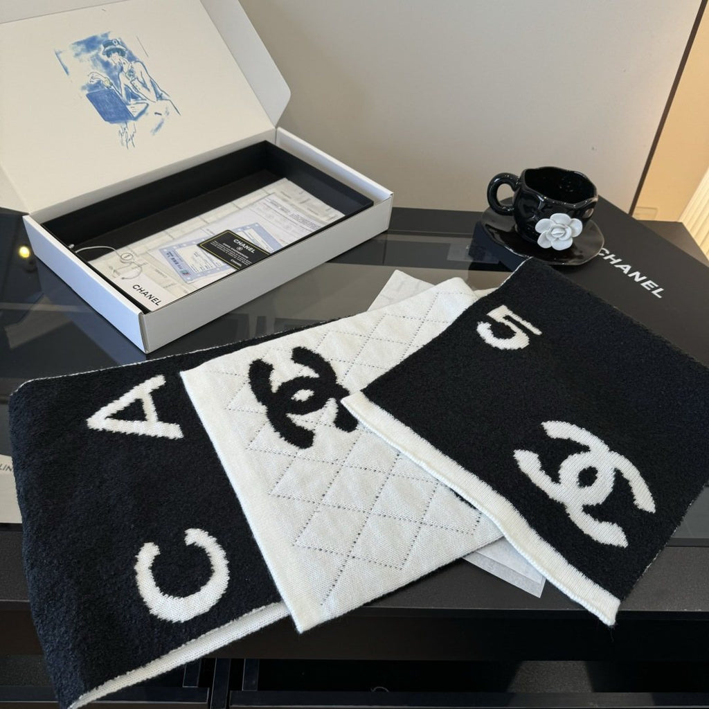 Chanel Logo Motif Knit Scarf