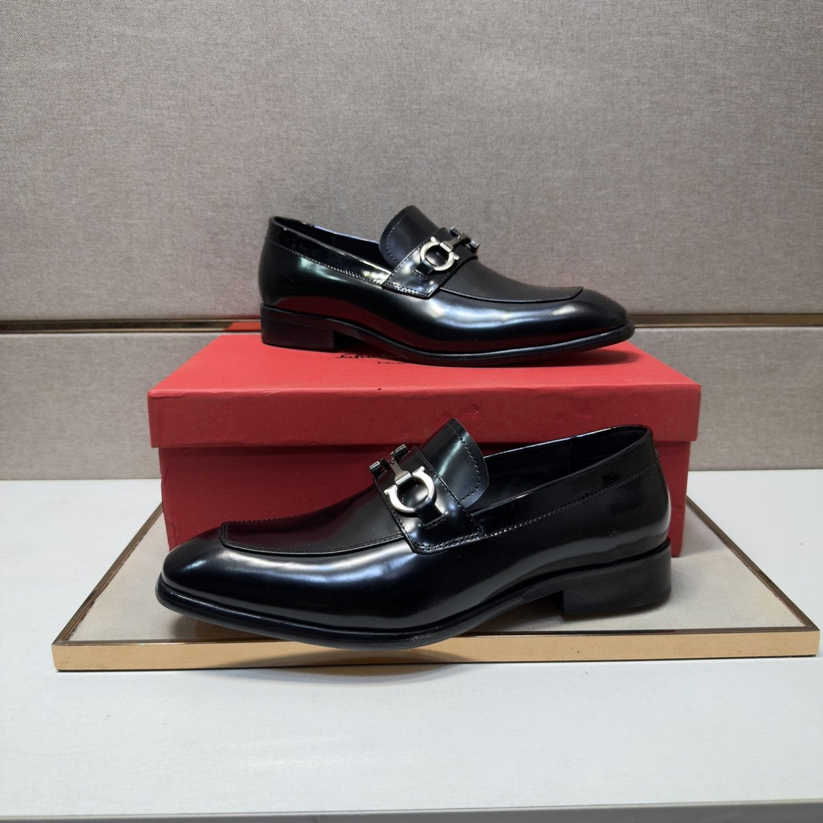 Ferragamo Men's Buckle Loafers - Leather Lining