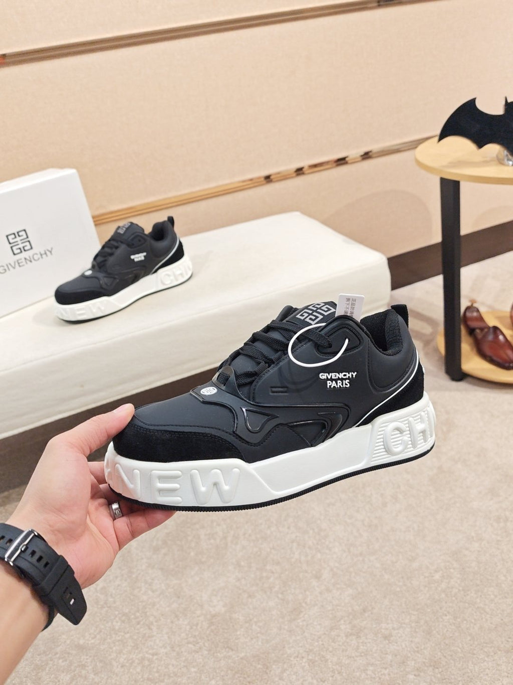 Givenchy Logo Low-Top Sneakers